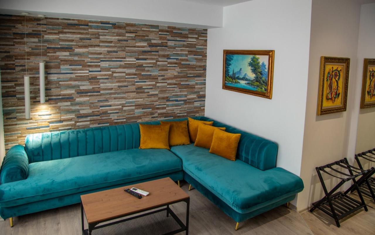 Lucas Central Premium Studios Тирана Екстер'єр фото