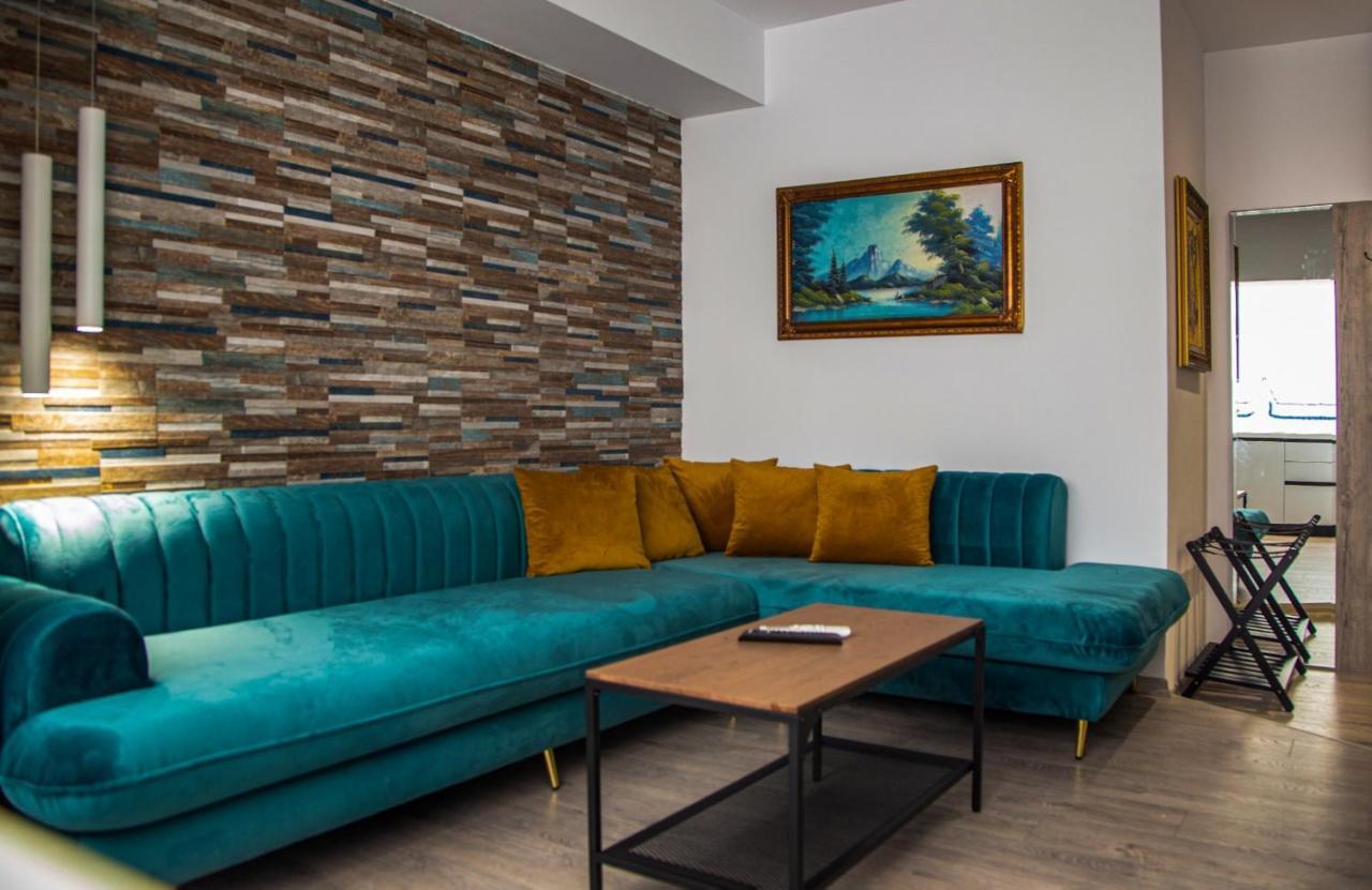 Lucas Central Premium Studios Тирана Екстер'єр фото